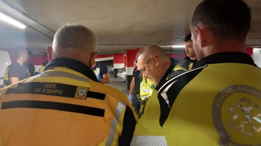 Fallece un hombre atrapado entre su coche y una columna en un garaje de Madrid
