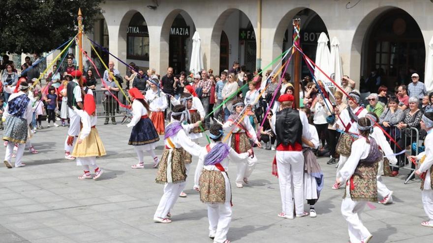 Imagen de una pasada edición del Bailarako Dantzari Eguna. / N.G.