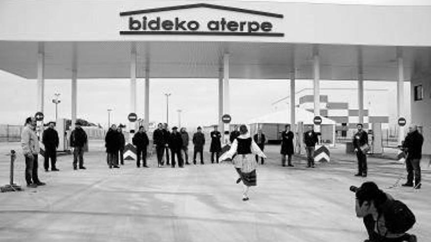 Inauguración de la estación de servicio en Galar.
