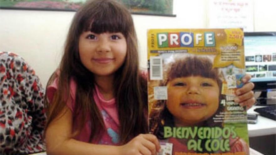 Encuentra a su gemela en la portada de una revista