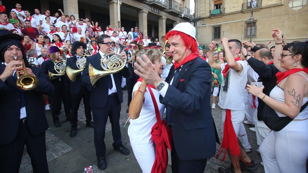 Jesús Garisoain cuelga la batuta y dirige sus últimas dianas con La Pamplonesa