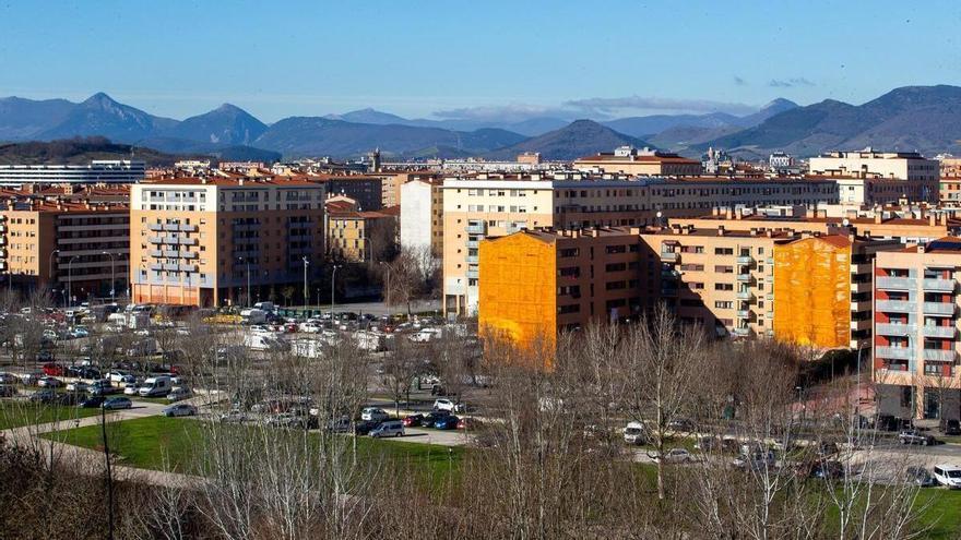 Más vivienda protegida para Pamplona: el Ayuntamiento recupera 20 años después dos parcelas de la Rochapea