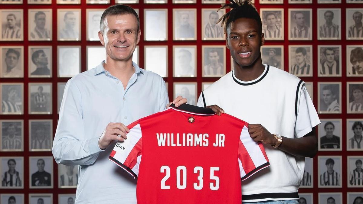 El presidente del Athletic, Jon Uriarte, y Nico Williams escenifican en San Mamés la renovación del contrato.