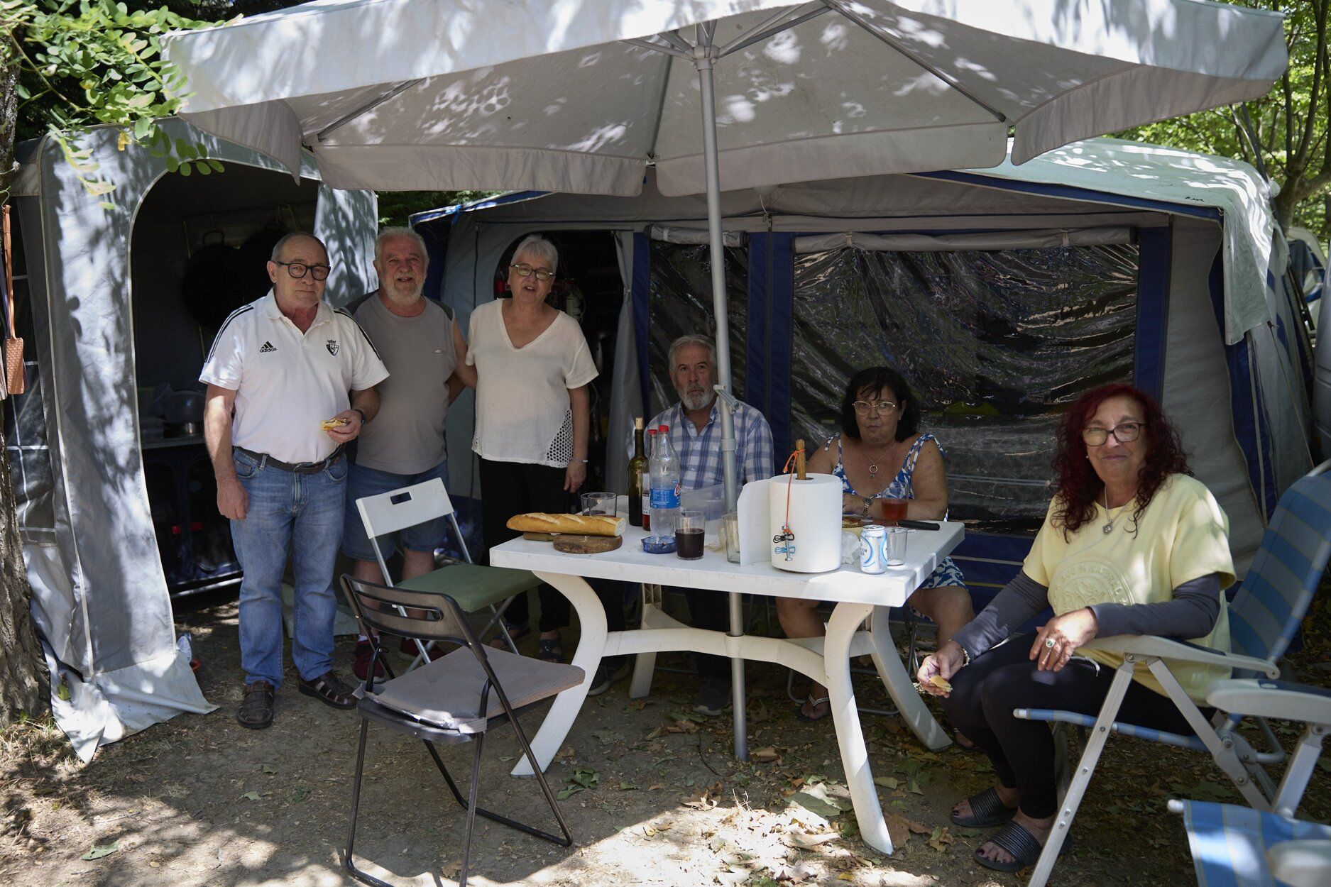 Fotos de turistas en el camping Murkuzuria en Esparza de Salazar