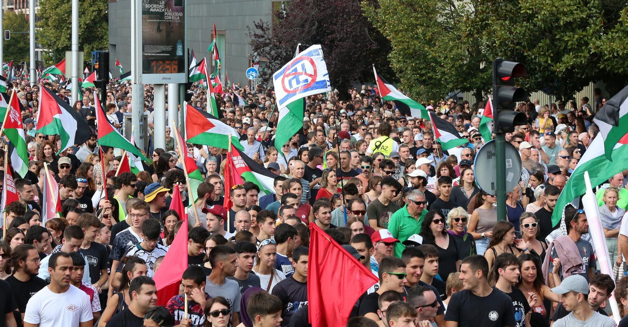 Fotos de la concentración en apoyo a Palestina en Pamplona este sábado
