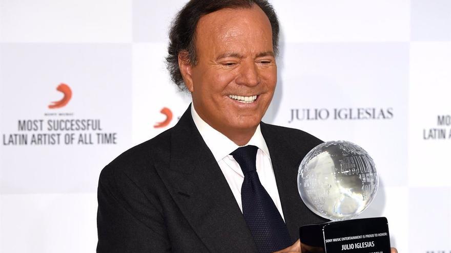 Las denuncias contra Julio Iglesias enfrentan a la clase política española
