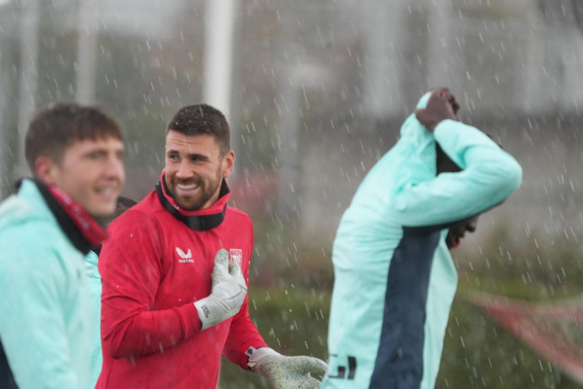 En imágenes: el Athletic entrena con todos sus efectivos disponibles