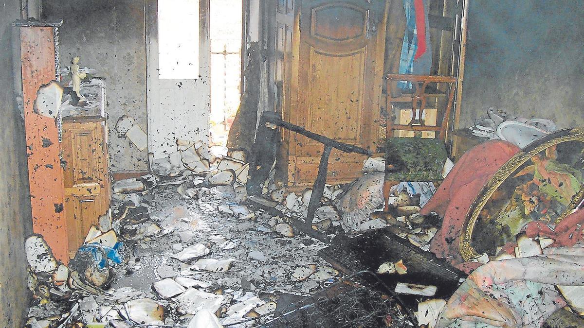 Vivienda calcinada del incendio ocurrido en Etxarri - Aranatz en  2009.