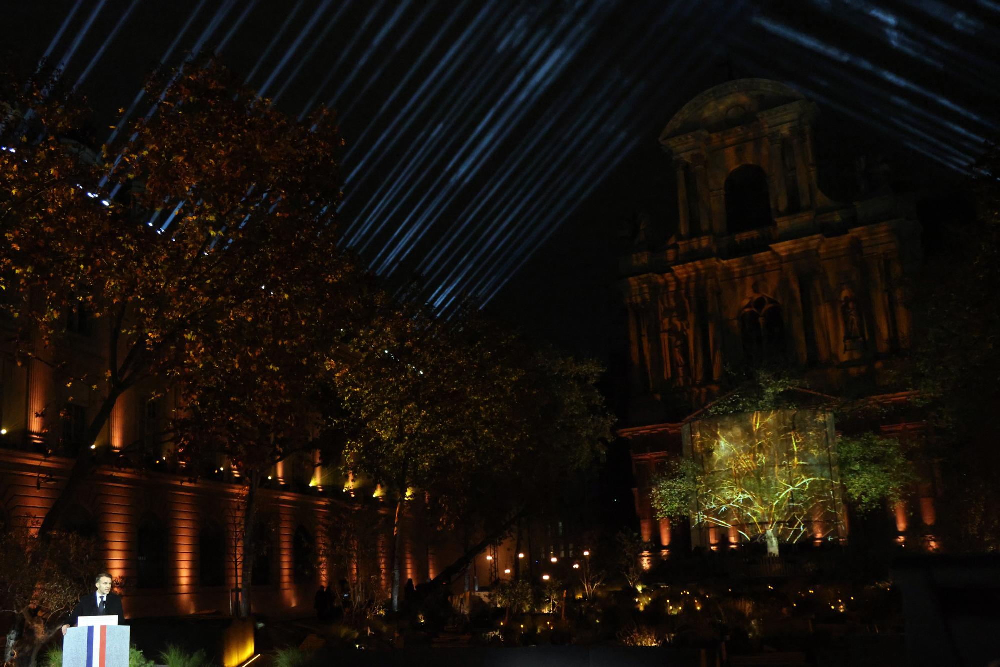 En imágenes: París homenajea a las víctimas de los atentados del 13 de noviembre en su décimo aniversario