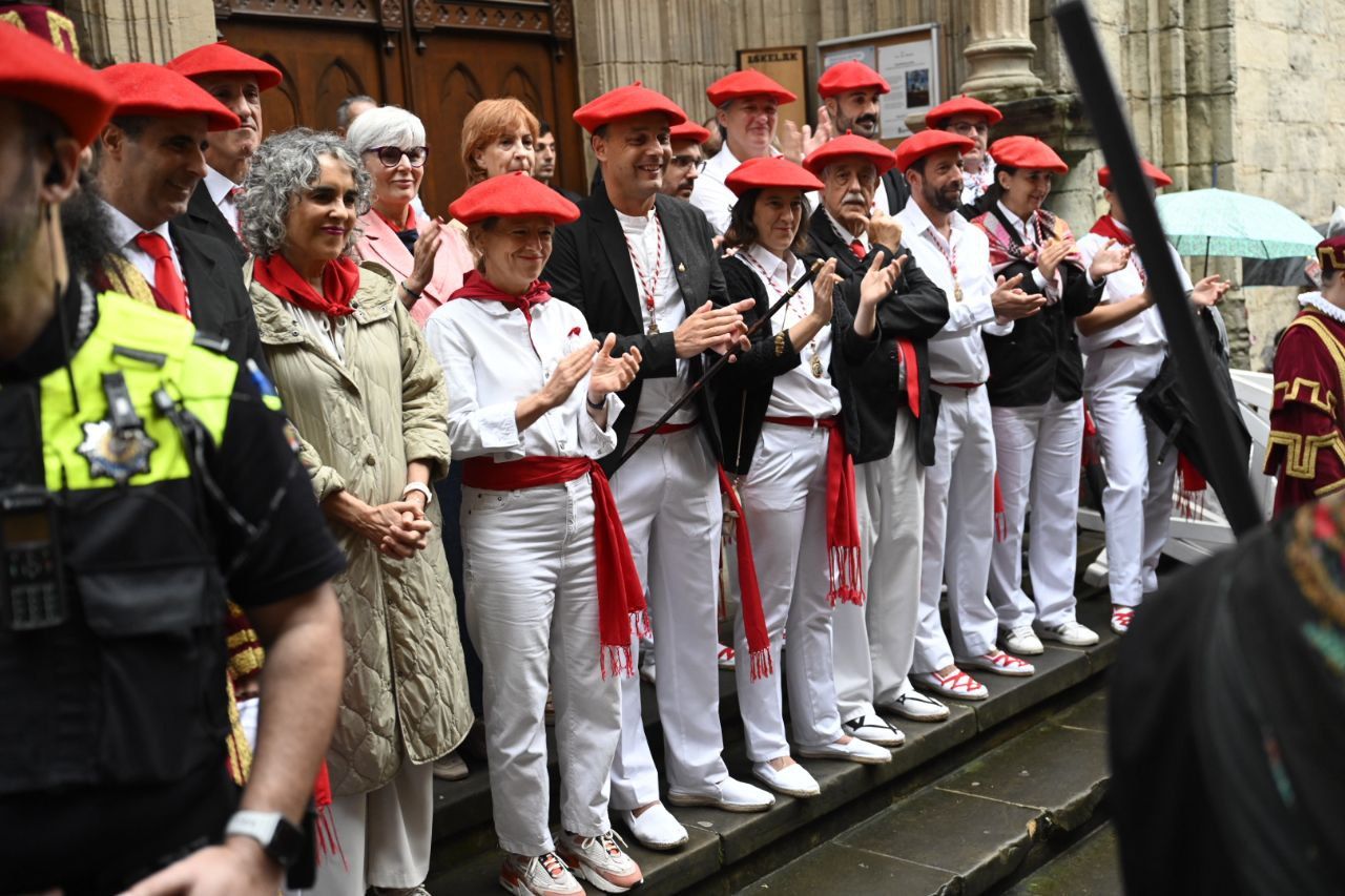 La compañía Jaizkibel desfila en Hondarribia