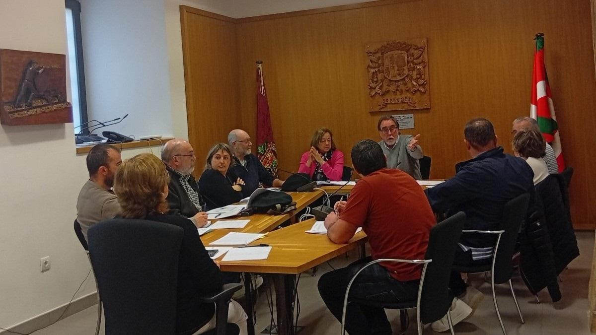 Foto de un pleno en Sopuerta.