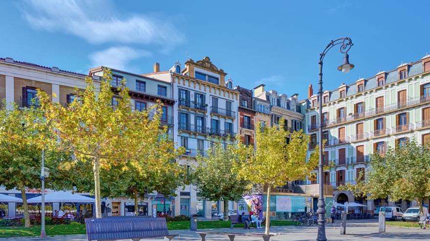 Un piso con vistas a la Plaza del Castillo sale al mercado: patrimonio, modernidad y ubicación única en el Casco Antiguo
