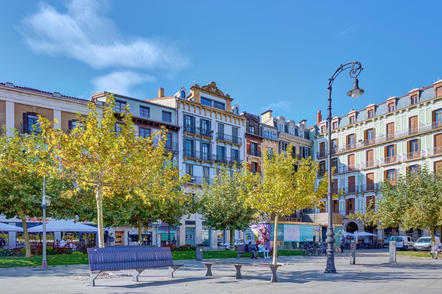 Un piso con vistas a la Plaza del Castillo sale al mercado: patrimonio, modernidad y ubicación única en el Casco Antiguo