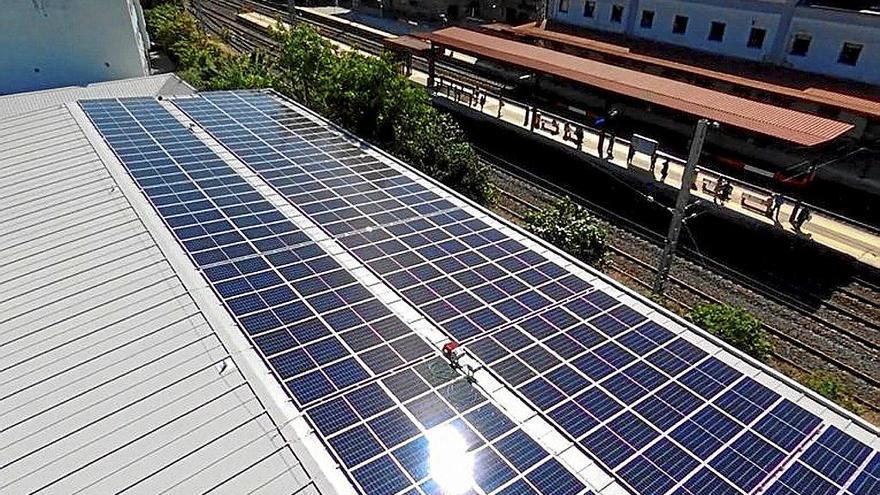 Las placas solares del ferial ya producen energía