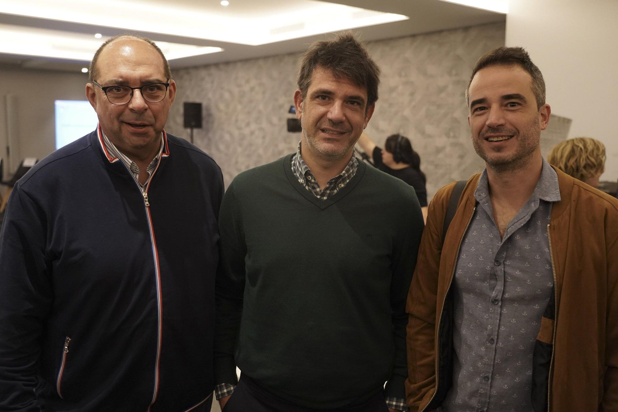 Javier Fresno, Ander Olabarria y Arkaitz Izarra se saludaron en el encuentro.