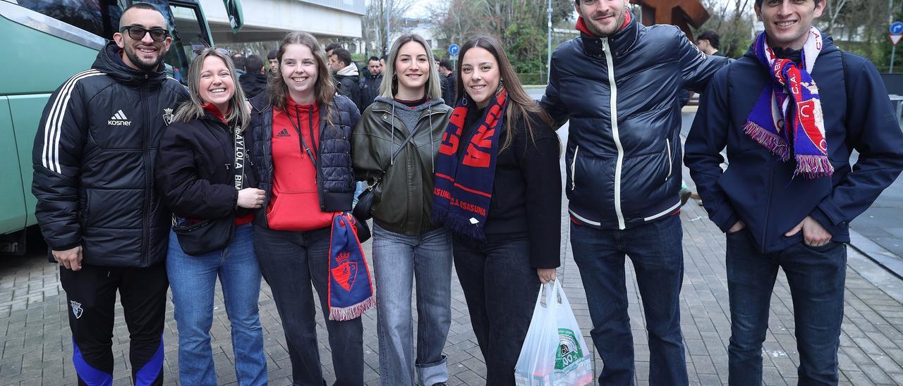 En fotos | Parte de la afición de Osasuna pone rumbo a Donostia