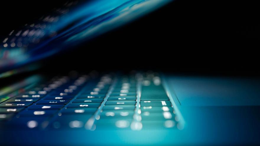 La UE convierte en delito las nuevas formas de abuso infantil: de los 'deepfakes' a los abusos en streaming
