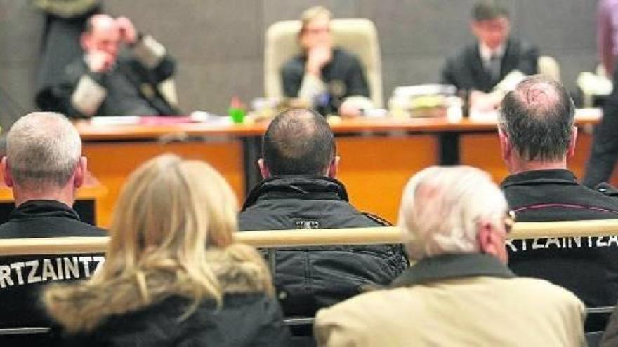Los peritos desmontan la declaración del acusado del asesinato de Santutxu