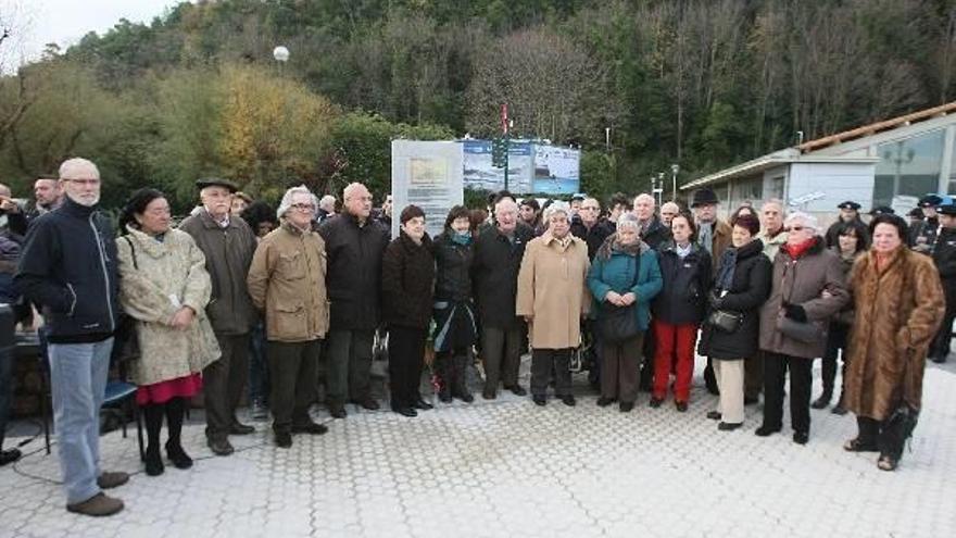 Donostia inaugura un monolito en memoria de los presos de la cárcel de Ondarreta