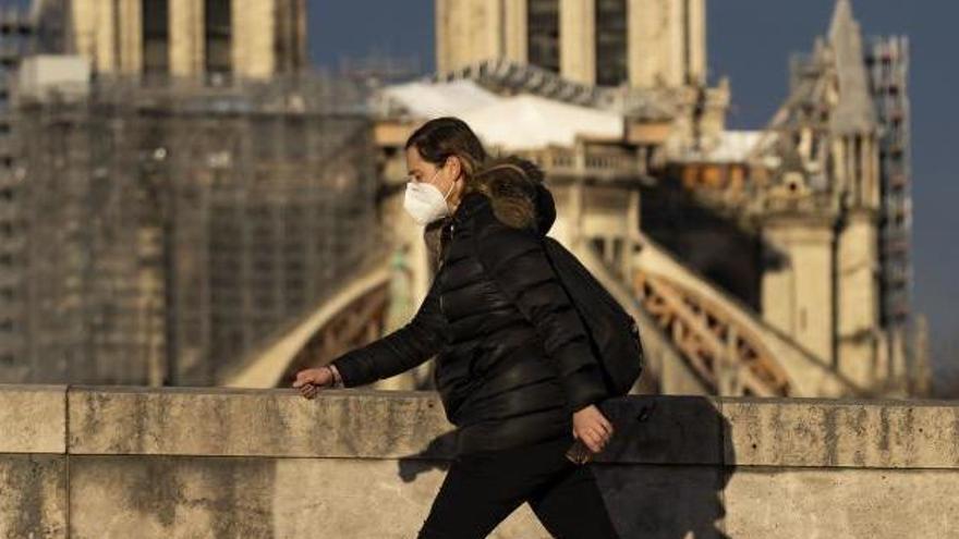 Francia supera por primera vez el medio millón de positivos en un solo día