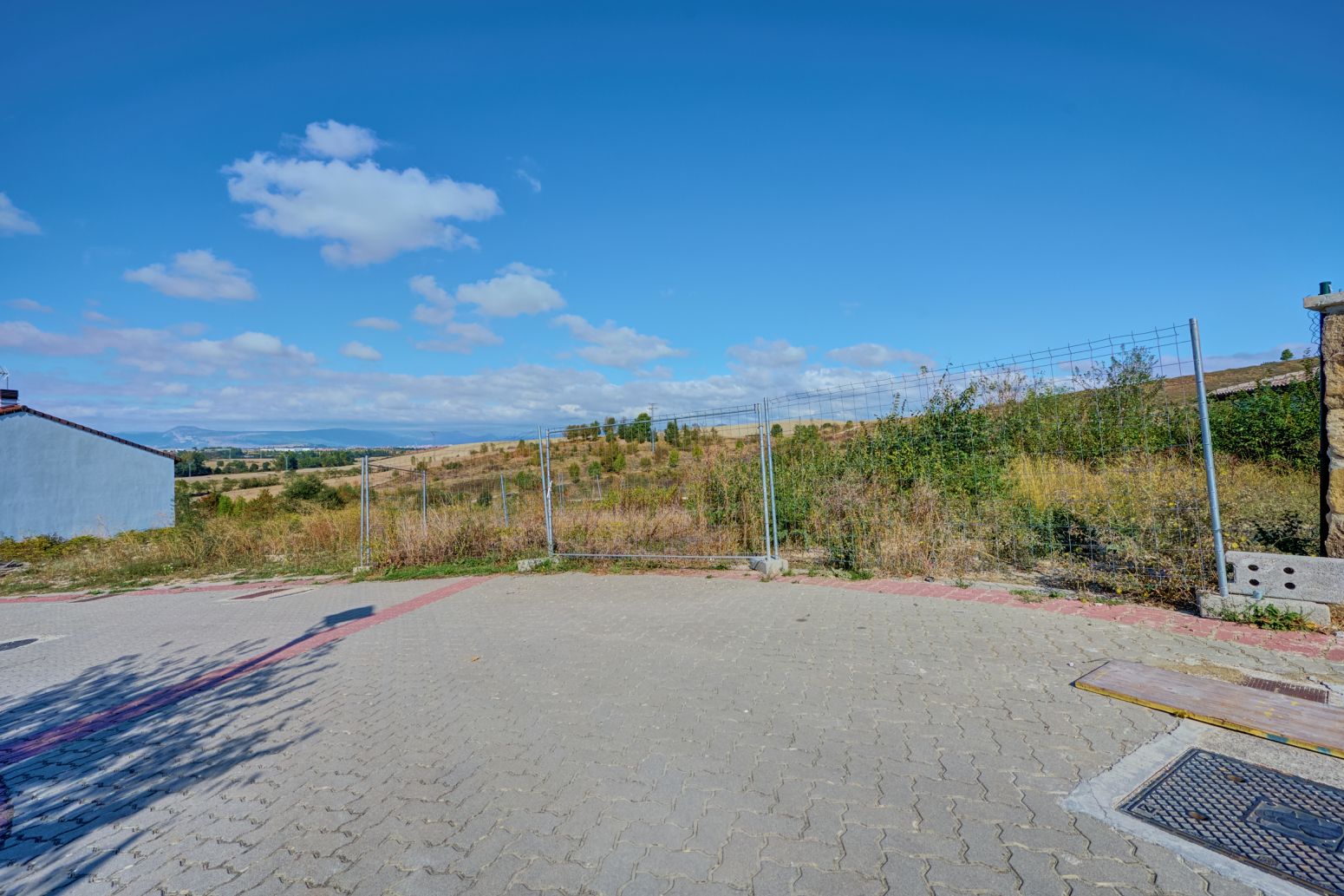 Oportunidad única en el valle de Aranguren: parcela urbanizada de 635 m² lista para tu proyecto