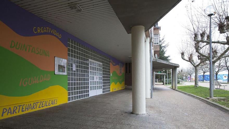 Sustitución de las carpinterías exteriores del Centro Comunitario de Ermitagaña