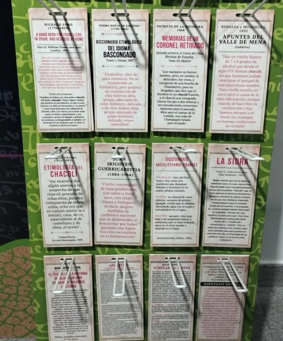 La exposición ofrece un viaje por la historia del chacolí, desde los primeros procesos de vinificación neolíticos hasta su consolidación como vino con Denominación de Origen en Euskadi.