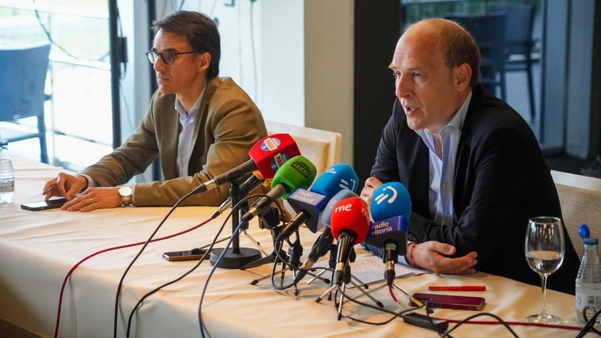Félix Fernández habló largo y tendido sobre la plantilla en el desayuno informativo con los medios de comunicación.