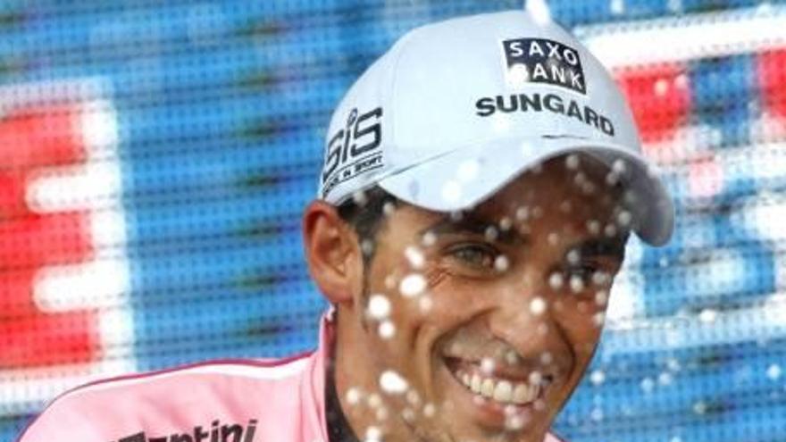 Contador multado con 800 euros por no acudir a la rueda de prensa
