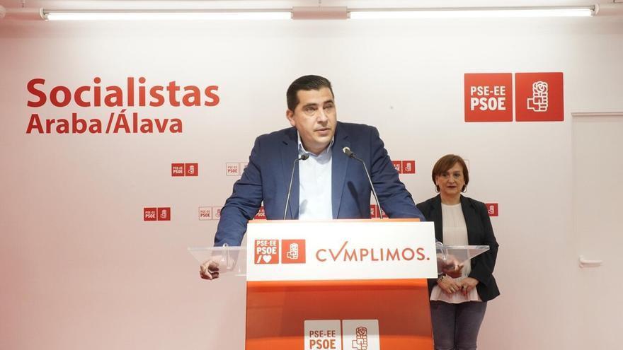 Un grupo de diputados socialistas, insultados y agredidos con huevos en las inmediaciones del Congreso