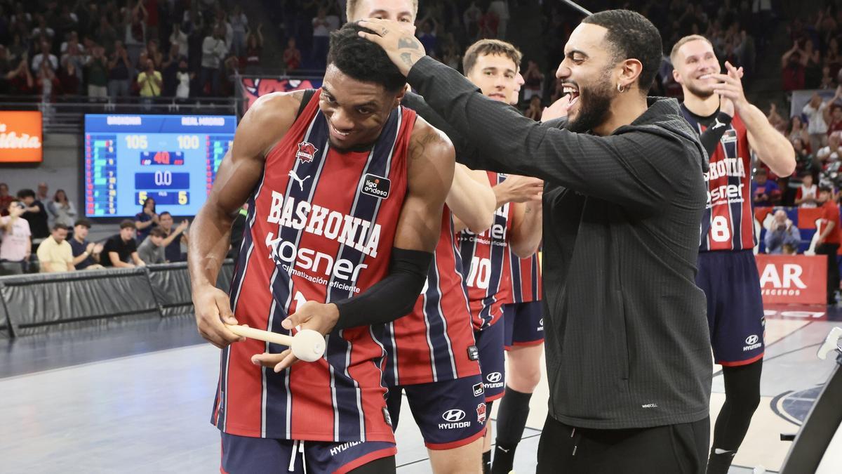 Forrest y Howard tras el triunfo en ACB contra el Madrid