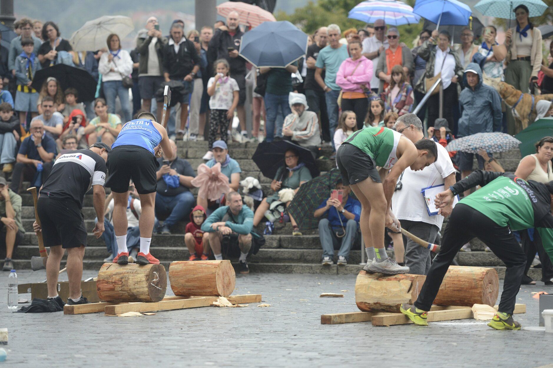 En fotos: herri kirolak en la plaza del Arriaga