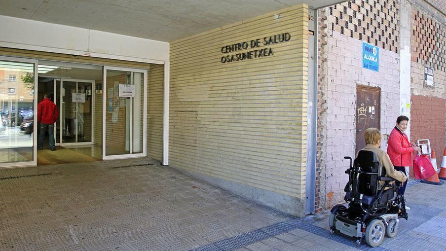 ¿Quién cuida de los pacientes crónicos en Osasunbidea?
