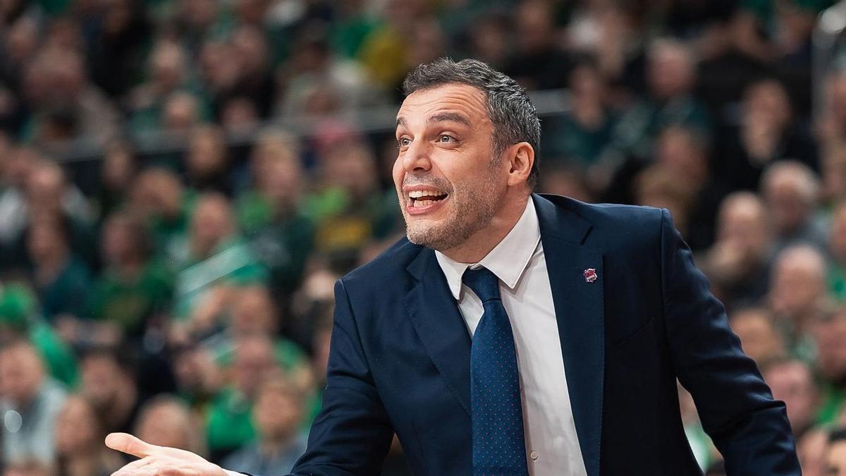 Paolo Galbiati, durante la visita al Zalgiris.