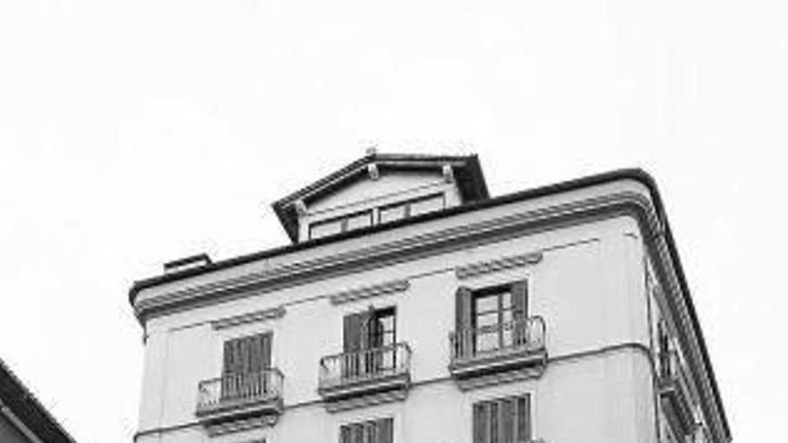 Fachada del edificio del antiguo Banesto, en Calceteros, 7.