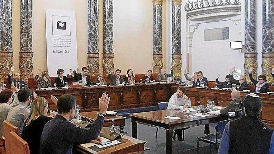 El Pleno ratifica la concesión  del Tambor de Oro y las medallas