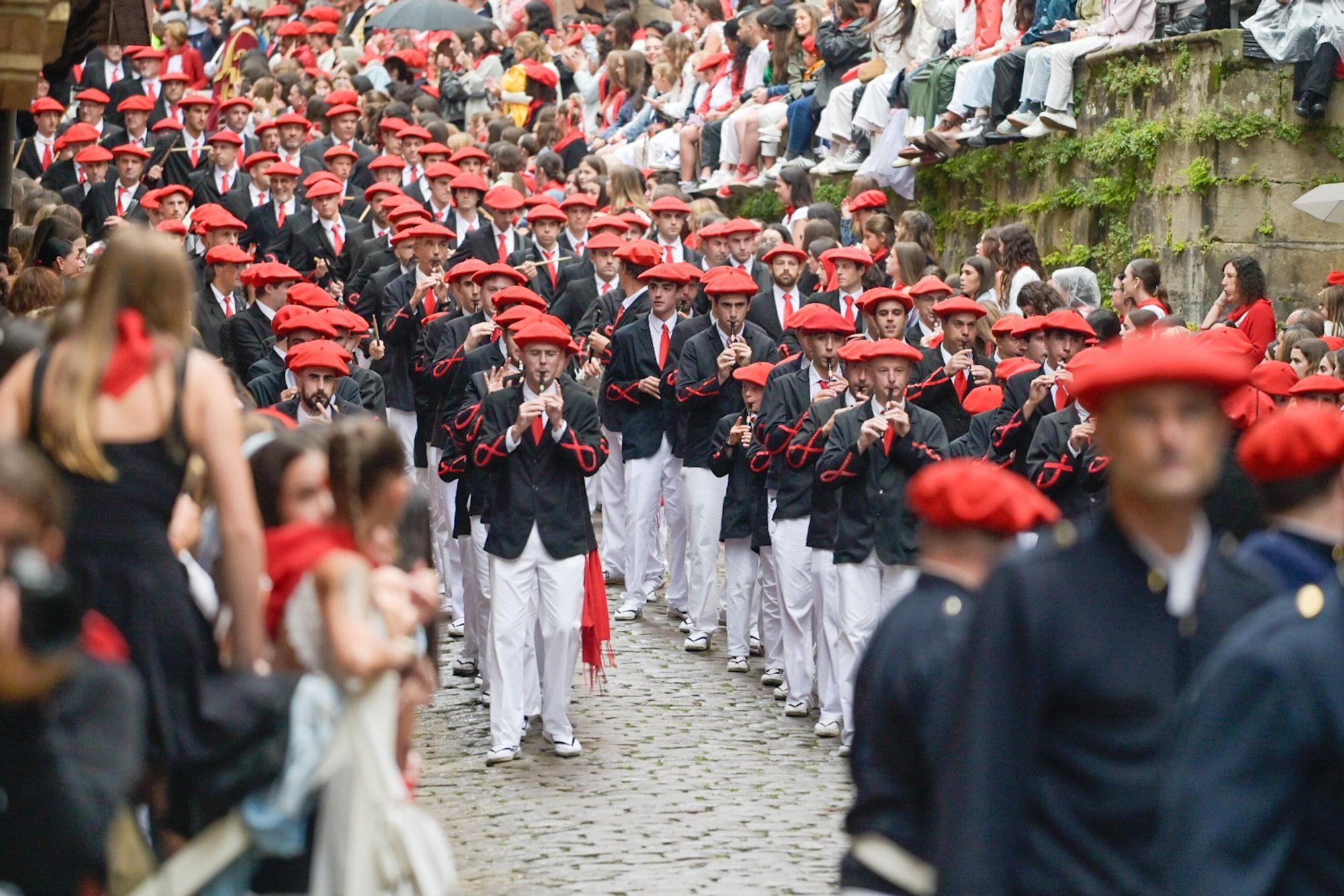 Fotos del Alarde tradicional 2025 por las calles de Hondarribia