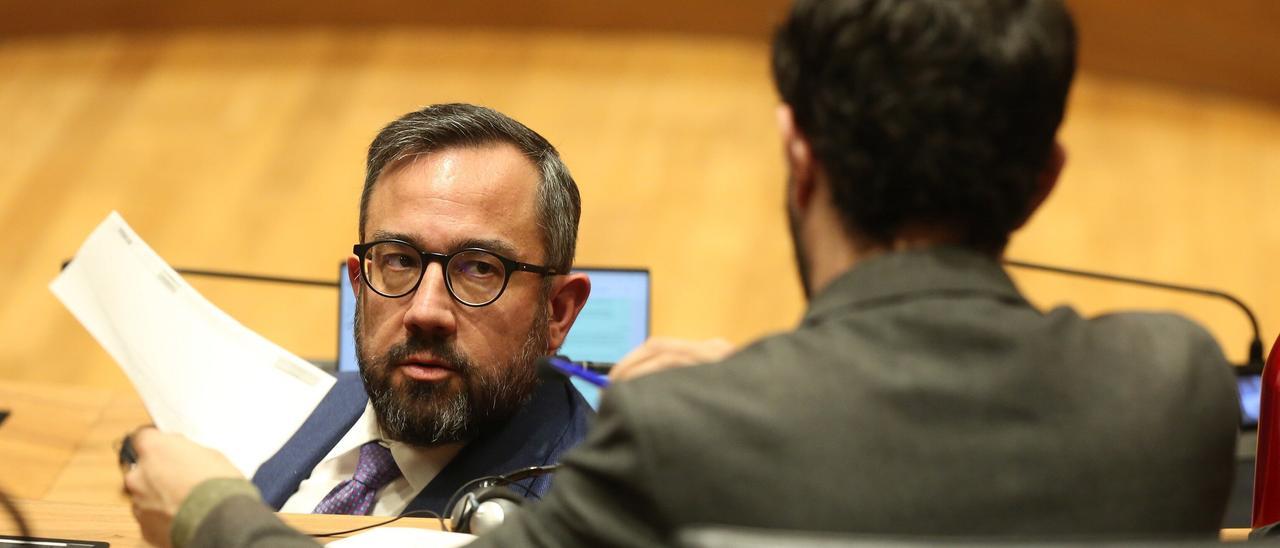 Fotos del pleno del Parlamento de Navarra (jueves 16 de abril de 2026)