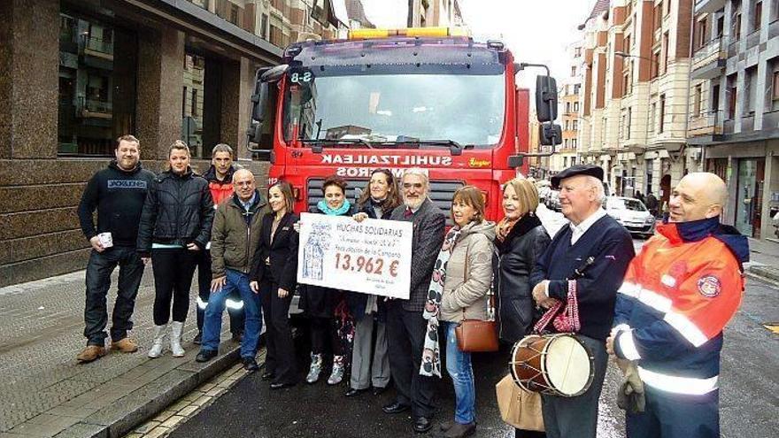 Entregan 9.000 kilos de alimentos de la campaña de la campaña ‘Invita a Desayunar a un Niño&#039; al Comedor Social de los Franciscanos de Iralabarri