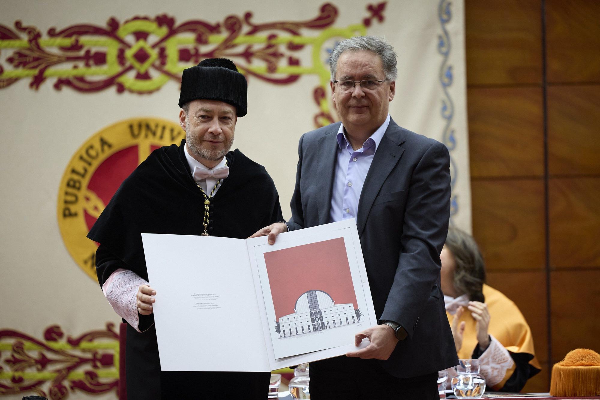 Fotos del homenaje de la UPNA a las personas que llevan 25 años trabajando en la Universidad