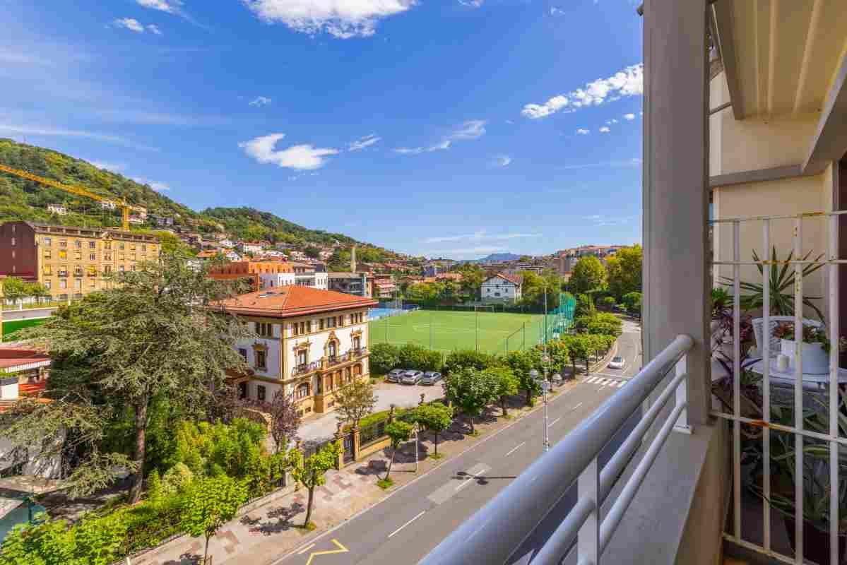 Amplio piso en venta a un paso de la playa de la Zurriol