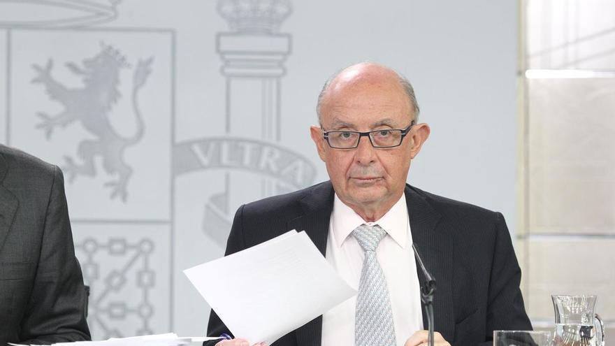 La directiva de una gasista niega que pagara al despacho de Montoro por favores políticos