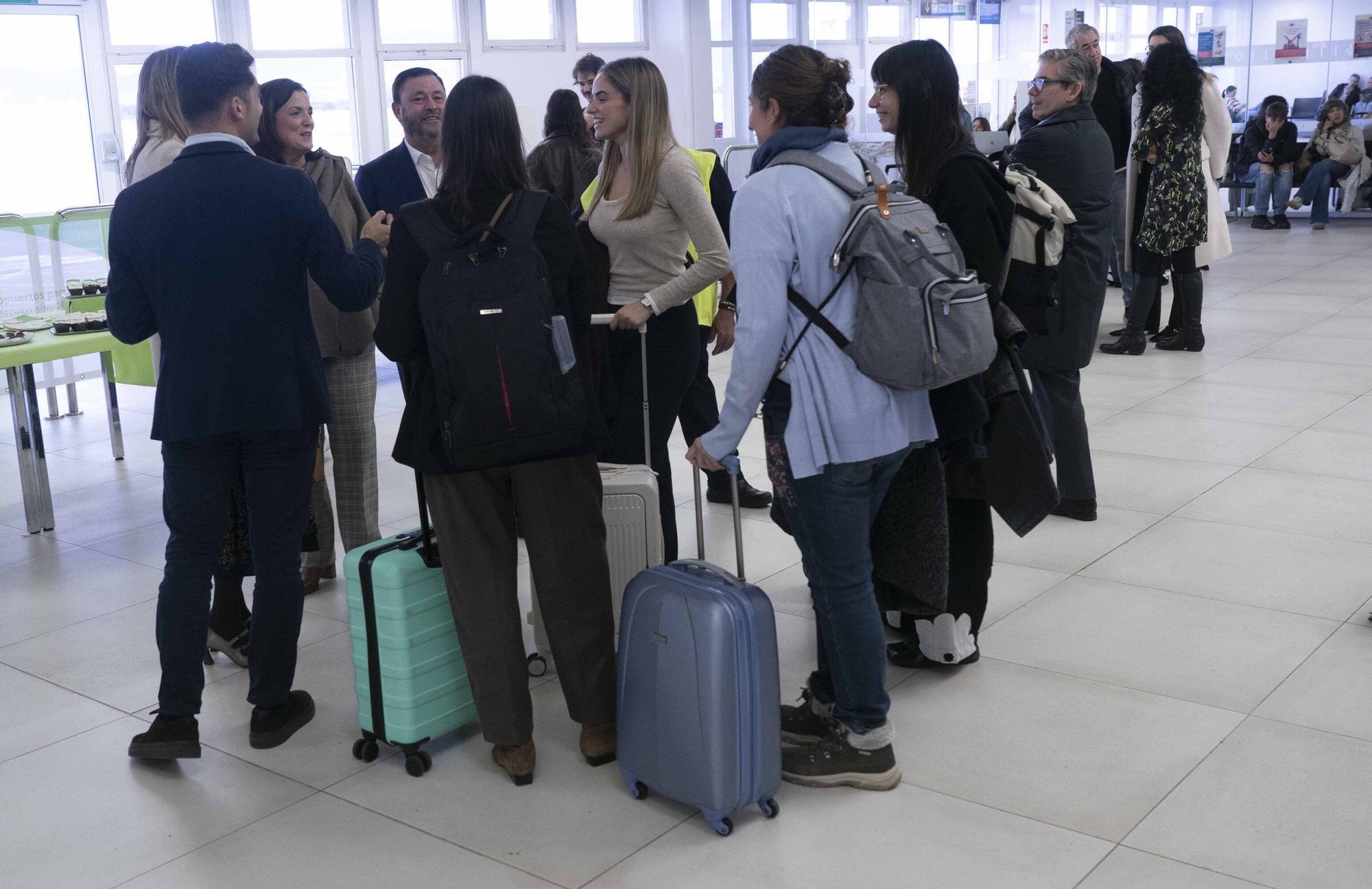 En imágenes: Foronda estrena los vuelos regulares a Barcelona y Madrid