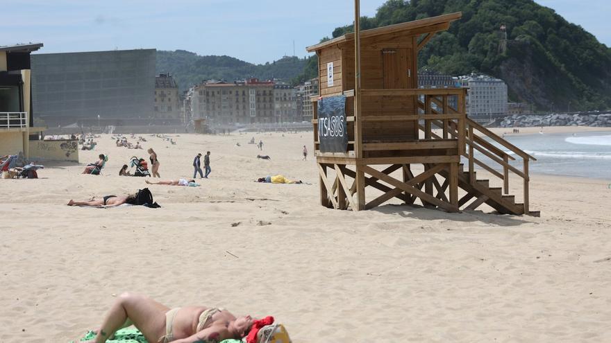 Denuncian el despido de un delegado sindical socorrista de Donostia