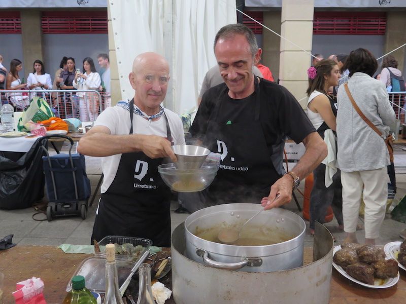 Los urretxuarras lo dan todo en las fiestas de Santa Anastasia