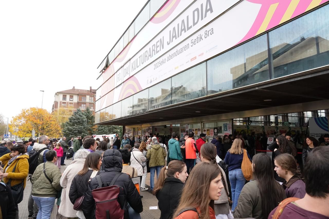 En imágenes: colas para acceder a una Durangoko Azoka a reventar