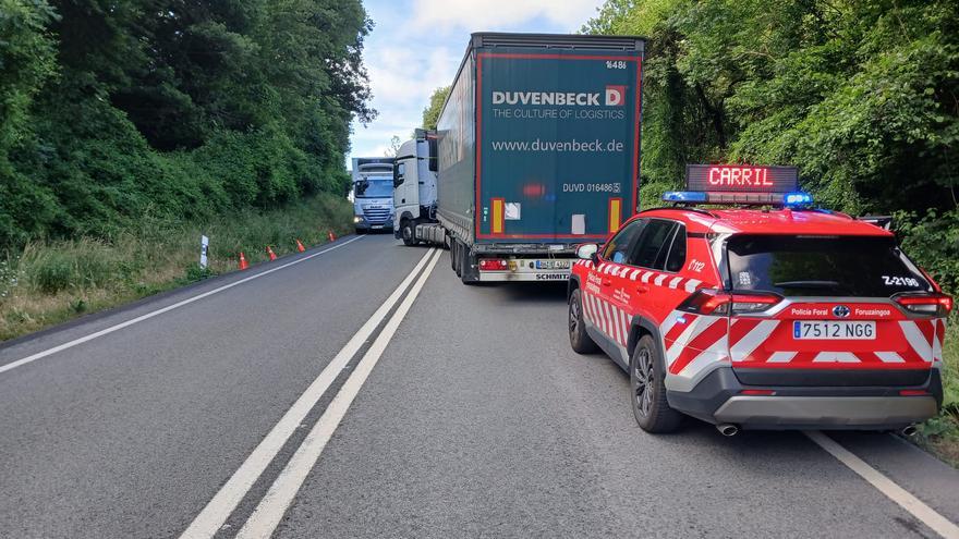 Reabierta al tráfico la N-121-A en sentido Pamplona y el camionero del camión averiado es sancionado por conducción temeraria