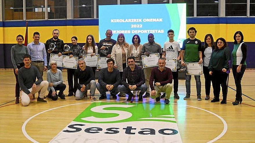 Sestao reconoce y premia el esfuerzo de sus mejores deportistas de este año