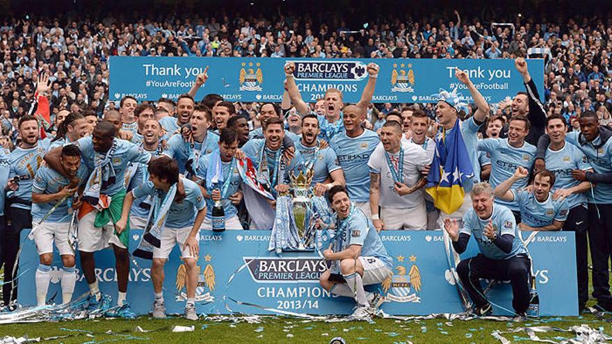 Los jugadores del City celebran el campeonato.