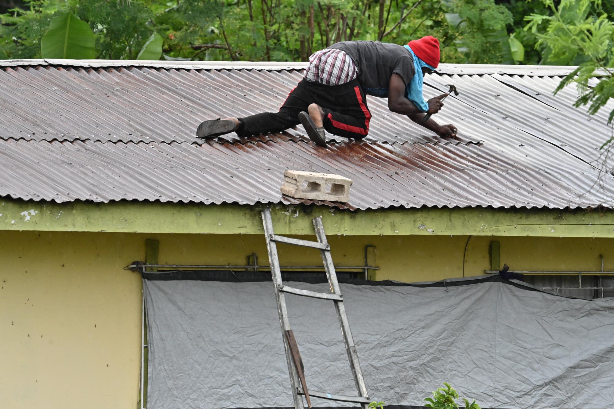 El huracán Melissa azota Jamaica con vientos y lluvias devastadores